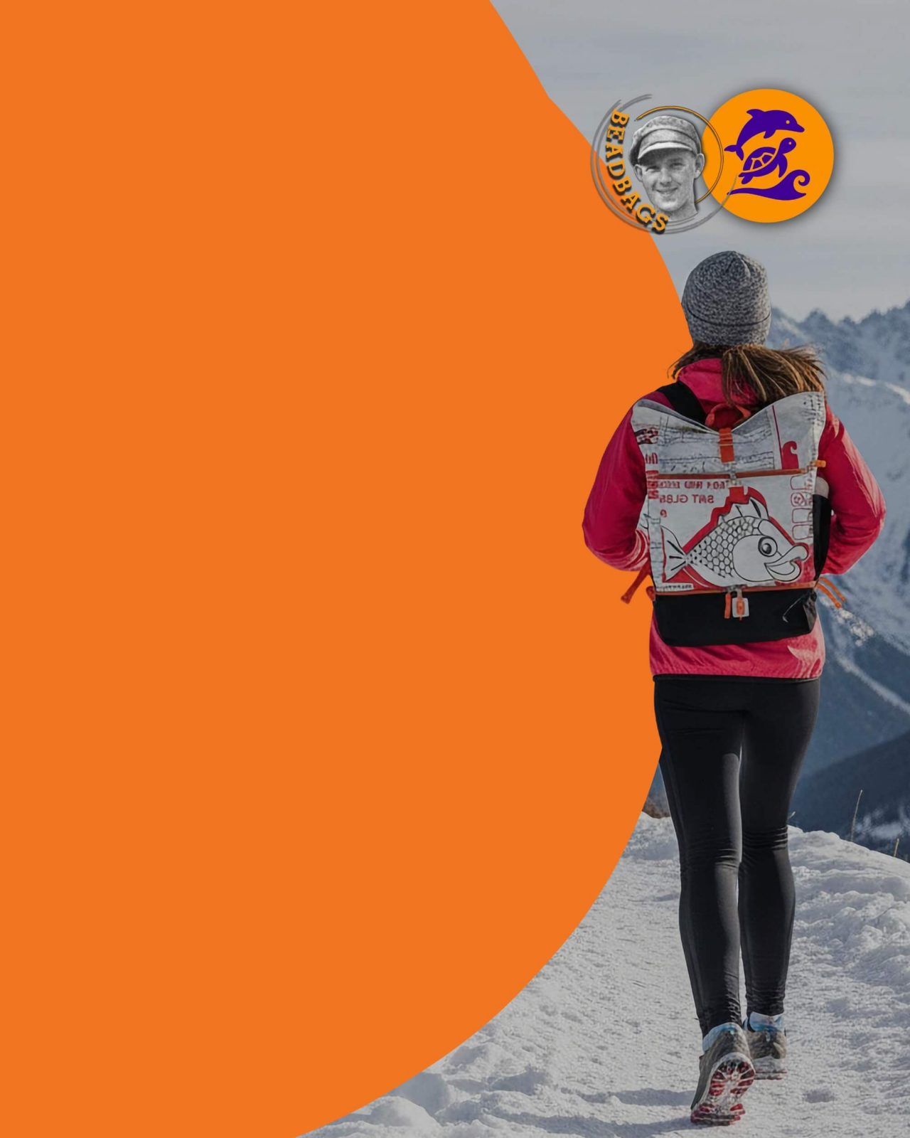 Background Newsletter Popo Up, oranger Hintergrund, Frau mit Beadbags Rucksack