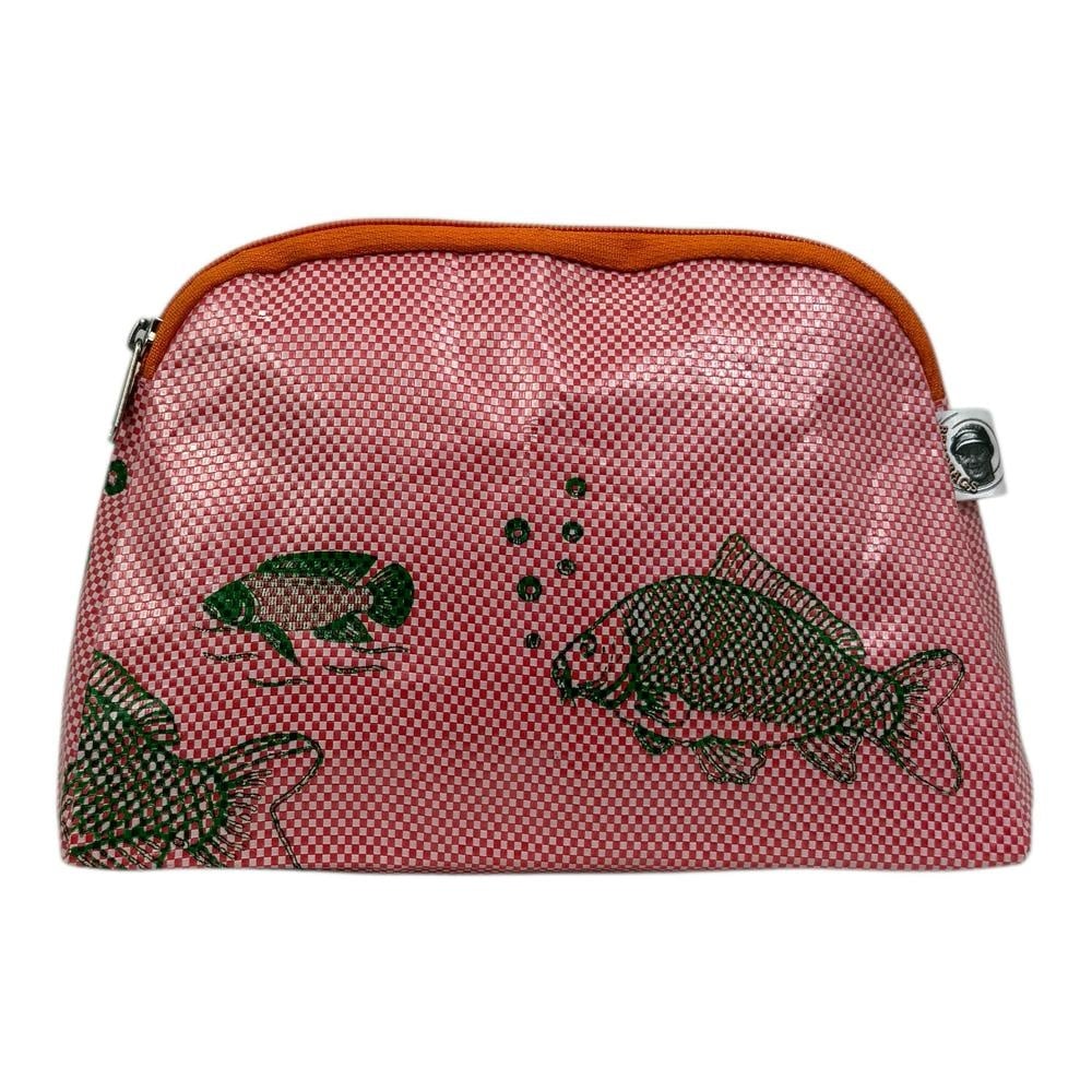 Nachhaltige Kosmetiktasche aus recyceltem Reissackmaterial – robust, wasserabweisend und handgemacht. Stilvolles Unikat mit Reißverschluss in orange – perfekt für Reise und Alltag.