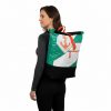 Anker Rucksack Beadbags Upcycling Premium nachhaltig Frau getragen Anker grün weiss