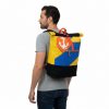 Anker Rucksack Beadbags Upcycling Premium nachhaltig Mann getragen Anker gelb blau