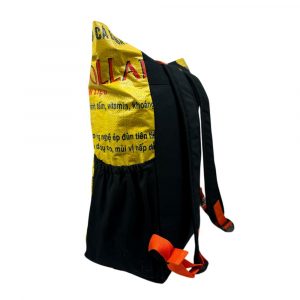 Nachhaltiger Rolltop Rucksack aus recycelten Reis- & Zementsäcken – fair produziert, wasserfest, robust & geräumig. Perfekt für City, Reisen, Wandern und Alltag.
