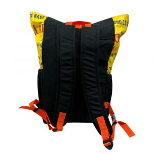 Nachhaltiger Rolltop Rucksack aus recycelten Reis- & Zementsäcken – fair produziert, wasserfest, robust & geräumig. Perfekt für City, Reisen, Wandern und Alltag.