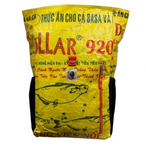 Nachhaltiger Rolltop Rucksack aus recycelten Reis- & Zementsäcken – fair produziert, wasserfest, robust & geräumig. Perfekt für City, Reisen, Wandern und Alltag.