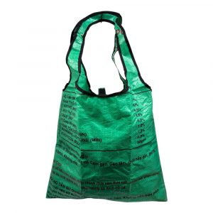 Nachhaltige Einkaufstasche aus recyceltem Reissack – fair produziert, vegan, wasserabweisend & superleicht. Jedes Stück handgemacht und ein echtes Unikat.