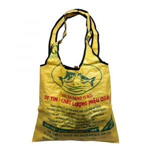 Nachhaltige Einkaufstasche aus recyceltem Reissack – fair produziert, vegan, wasserabweisend & superleicht. Jedes Stück handgemacht und ein echtes Unikat.