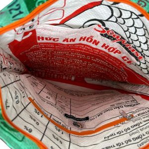 S Bag Upcycling Tasche aus recycelten Reis- & Zementsäcken – fair produziert, vegan & wasserabweisend. Leichte DIN A4 Alltagstasche im farbenfrohen Unikat-Design.