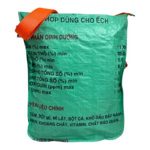 S Bag Upcycling Tasche aus recycelten Reis- & Zementsäcken – fair produziert, vegan & wasserabweisend. Leichte DIN A4 Alltagstasche im farbenfrohen Unikat-Design.