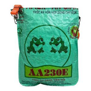 S Bag Upcycling Tasche aus recycelten Reis- & Zementsäcken – fair produziert, vegan & wasserabweisend. Leichte DIN A4 Alltagstasche im farbenfrohen Unikat-Design.