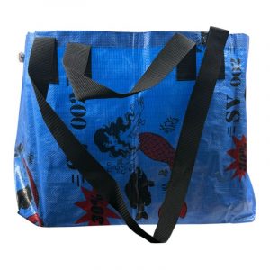 „Ultrageräumige Upcycling-Tasche aus recyceltem Reissack – leicht, wasserabweisend & faltbar. Perfekt für Einkauf, Strand & Alltag. Jedes Stück ein Unikat.“