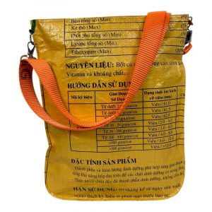 Recycelte Shopperbag aus Reissackmaterial, nachhaltige Umhängetasche mit Laptopfach und fairer Produktion